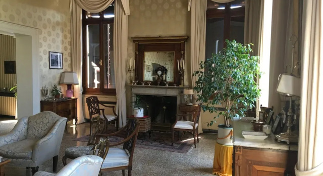 Luxurious Palazzo in Venice in the Rialto Area With Housekeepercook, Забронировать Апартаменты/квартира Сан-Поло Венеция, рядом с Accademia Bridge