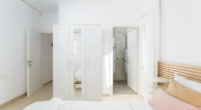 Семейные апартаменты Bright and Fresh Family Home near Beach