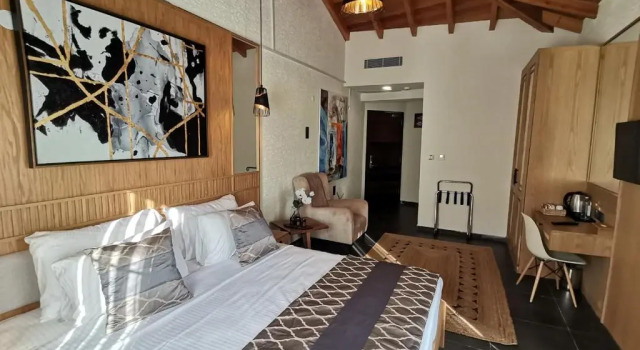 Люкс с балконом и с видом на сад The ABC Hotel