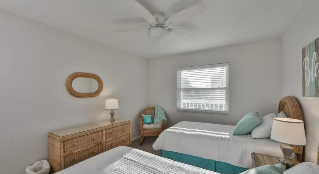 Апартаменты с 2 комнатами 100 steps to Indian Rocks Beach, ocean side, 2 bedroom updated condo