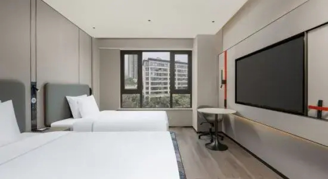 Четырёхместный номер Standard Holiday Inn Express Chongqing Ciqikou Ancient Town by IHG