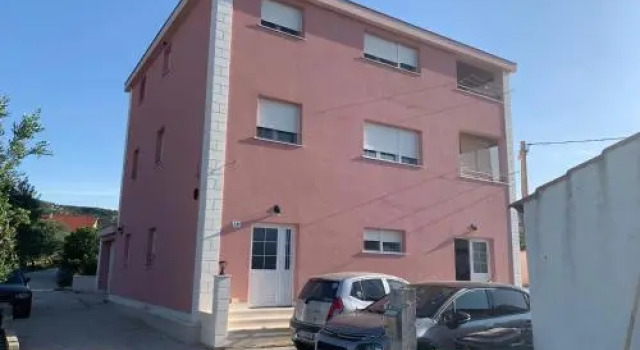 Apartment Kaktus, Забронировать Апартаменты/квартира Винишче Trogir Riviera, рядом с Пляж Купиница