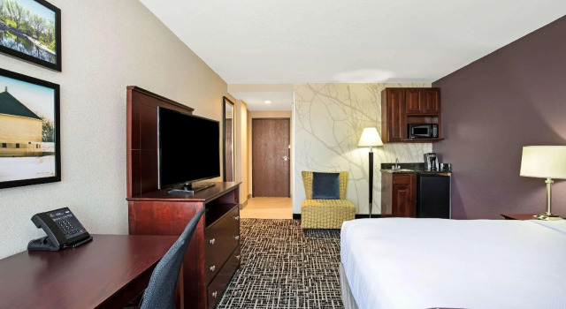 Номер Executive La Quinta Inn & Suites by Wyndham Denver Aurora Medical