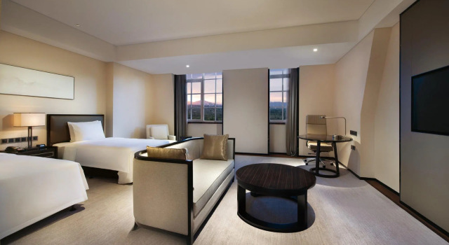 Двухместный номер Premium с балконом Crowne Plaza Huailai by IHG