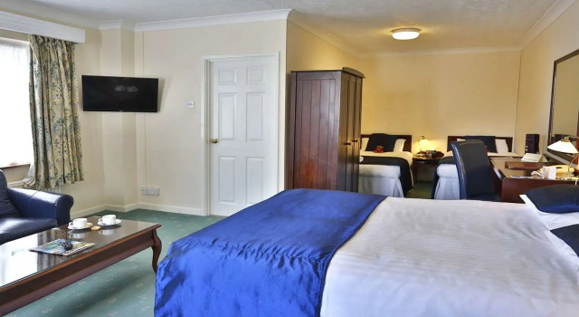 Трёхместный семейный номер Standard Best Western Premier Heronston Hotel & Spa