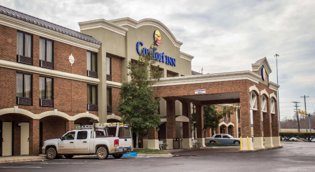 Кровать в общем номере Clarion Pointe Durham Research Triangle Park