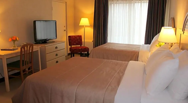 Номер Economy с видом на бассейн Confederation Place Hotel