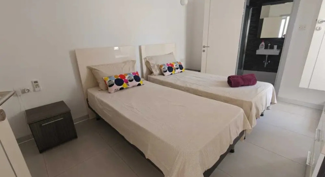 Twin Room with Laundry in Pembroke