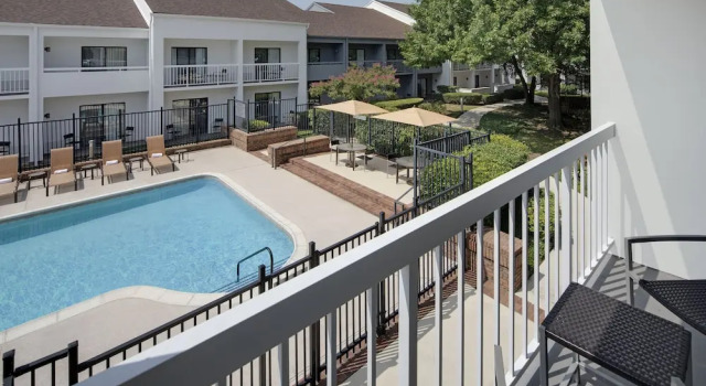 Люкс c 1 комнатой Courtyard by Marriott Addison Midway