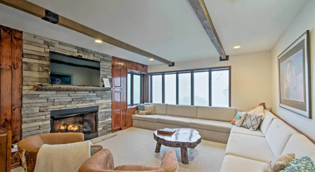 All-season Base w/ Views in Beech Mountain!