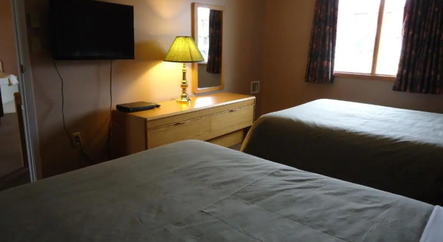 Четырёхместный номер Standard Canway Inn & Suites