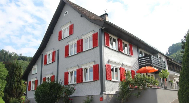 Gästehaus Mangold Fritsch, Reservar Hotel Hotéis em Klaus com estacionamento, Estacionamento