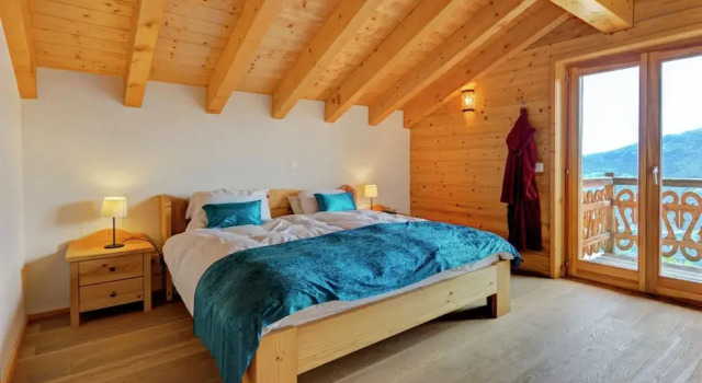 Шале с балконом Modern Chalet with Hot Tub in Les Collons