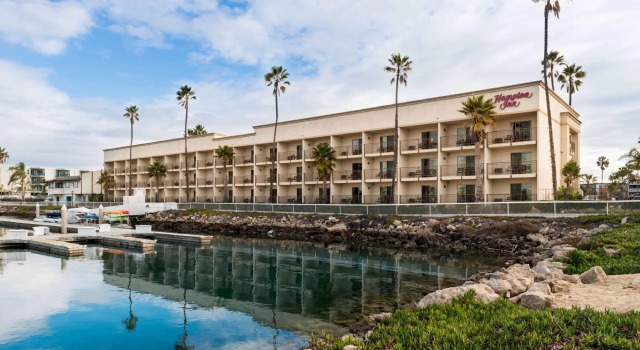 Четырёхместный люкс Hampton Inn Channel Islands Harbor
