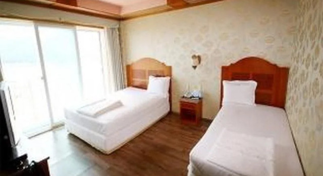 Goodstay Jangseungpo Beach Hotel