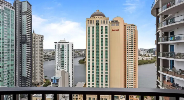 Апартаменты Cosy 1-bed With River Views, Pool, Gym & BBQ