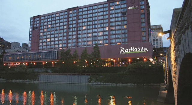 Radisson Rochester Riverside, Varaa Hotelli Hotellit New York State uima-altaalla, Uima-allas