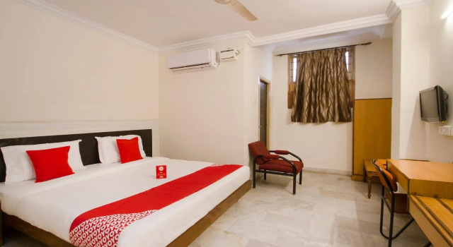 Kunas Guest House by OYO Rooms, Rezerwuj Pensjonat Hotele w Telangana z parkingiem, Parking