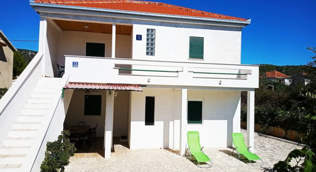 House Neven, Забронировать Отель Отели Винишче с бассейном, рядом с Пляж Смоквина, Бассейн