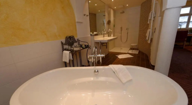 Полулюкс Hotel & Brauereigasthof Drei Kronen