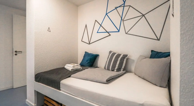 Designer hostel room 1A, Забронировать Хостел Отели Мангейма с парковкой, рядом с Ратуша Мангейма, Парковка