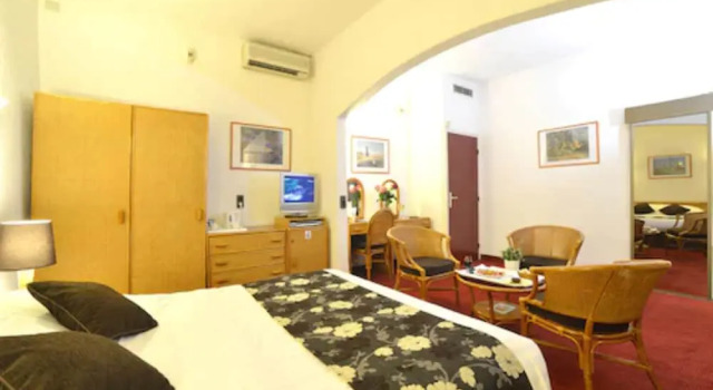 Трёхместный номер Superior Hôtel d’Angleterre Grenoble Hyper-Centre