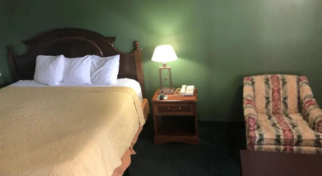 Двухместный люкс Deluxe Travelers Inn Winston-Salem University