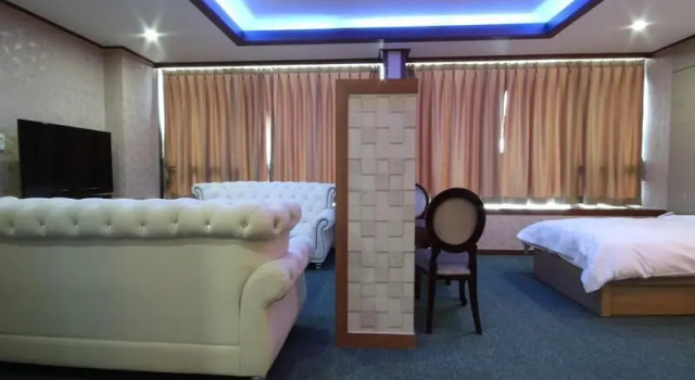 Полулюкс Tongyeong Tourist Hotel