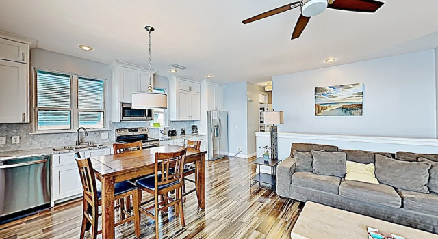New Listing! Lakeside W/ Pool, Near Beach 4 Bedroom Home