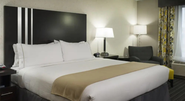 Двухместный номер Standard Holiday Inn Express and Suites Madison Central by IHG