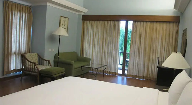 Двухместный номер Deluxe с балконом Mae Pim Resort Hotel