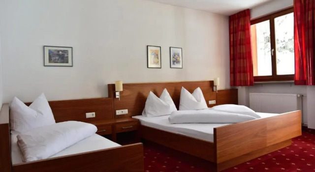 Трёхместный номер Standard Hotel Krone