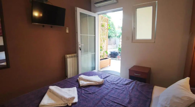 Студия Radović Apartments