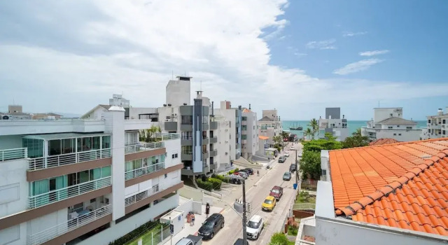 Apt w/ Balcony Steps From the Beach - Ids0501, Забронировать Апартаменты/квартира Апартаменты Флорианополиса, рядом с Пляж Канасвиейраш, Апартаменты/квартира