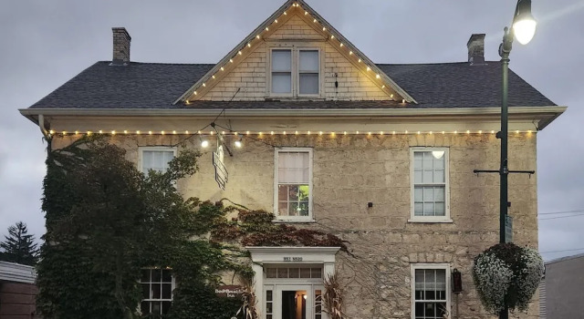 The Stagecoach Inn Bed & Breakfast and Five20 Social Stop, Book Bed and Breakfast Cedarburg Wisconsin