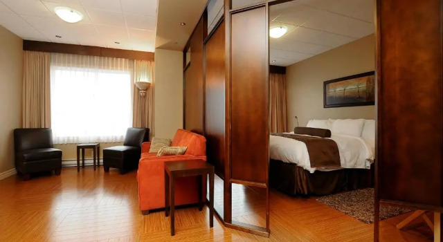 Люкс Hotel & Suites Le Dauphin Drummondville