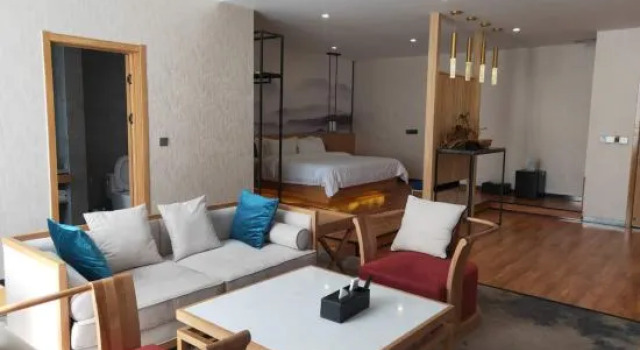 Executive Suite mit Blick auf den Innenhof Impression Cloud Gate Hotel