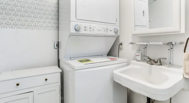 Коттедж 2 Mi to Lsu: Mid City Home w/ Yard & Patio!