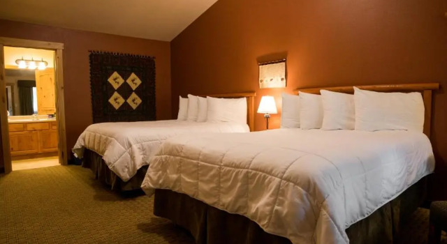 Четырёхместный номер Deluxe с красивым видом из окна Silver Moon Inn