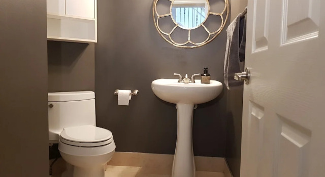 Кровать в общем номере Tuscan Ridge Guesthouse Calgary West