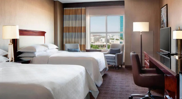 Четырёхместный номер Standard с видом на город Sheraton Fort Worth Downtown Hotel