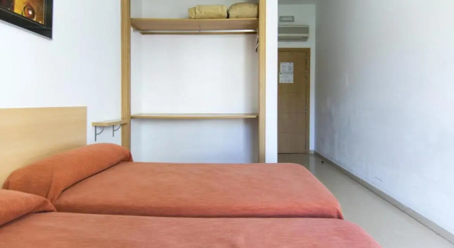 Кровать в общем номере Albergue Inturjoven Torremolinos