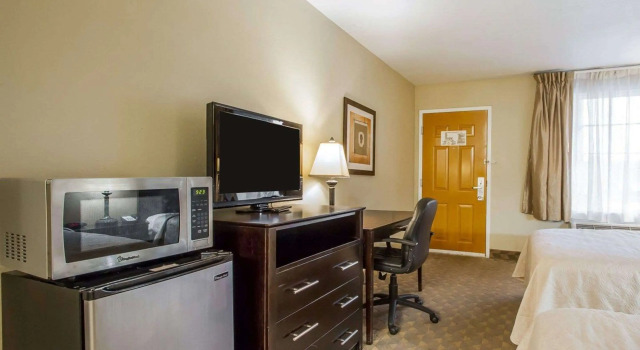 Четырёхместный номер Standard Quality Inn & Suites Greenville I-65