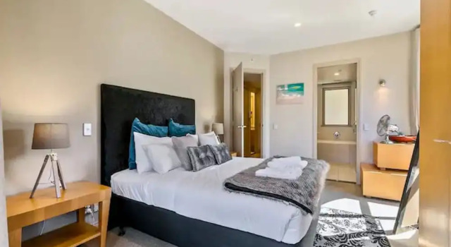 Апартаменты Enormous CBD 1BR Unit w/ Parking by Zodiak Stays