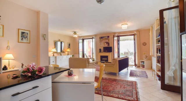 Beautiful Home in Lazise With 3 Bedrooms, Wifi and Outdoor Swimming Pool, Prenota Hotel Hotel a Veneto con piscina, Piscina
