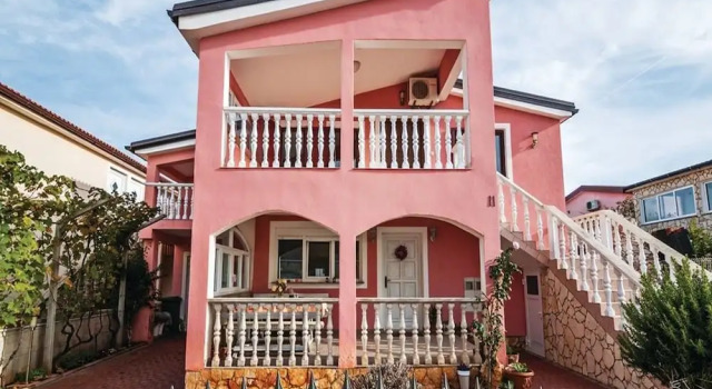 Serene Holiday Home in Vir near Sea, Забронировать Отель Отели Zadar Islands 3 звезды, 3*