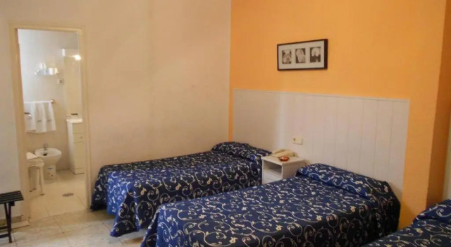 Трёхместный номер Standard Hostal Valencia Madrid