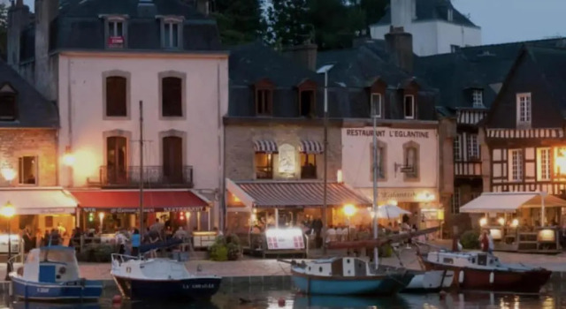 IDÉAL- En plein milieu du PORT de ST GOUSTAN à AURAY- Grand T2 - 50M2 -Belle Terrasse, Rezerwuj Hotel  