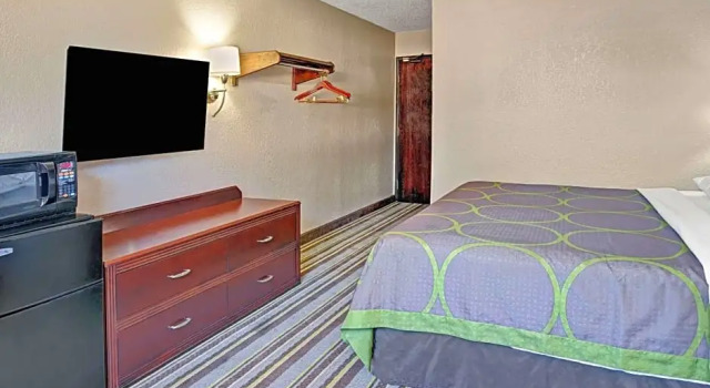 Люкс Deluxe Super 8 by Wyndham Roseville/Detroit Area