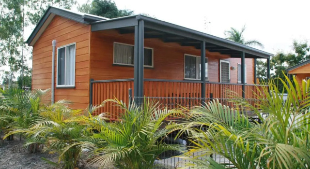 Коттедж с 2 комнатами Charters Towers Tourist Park